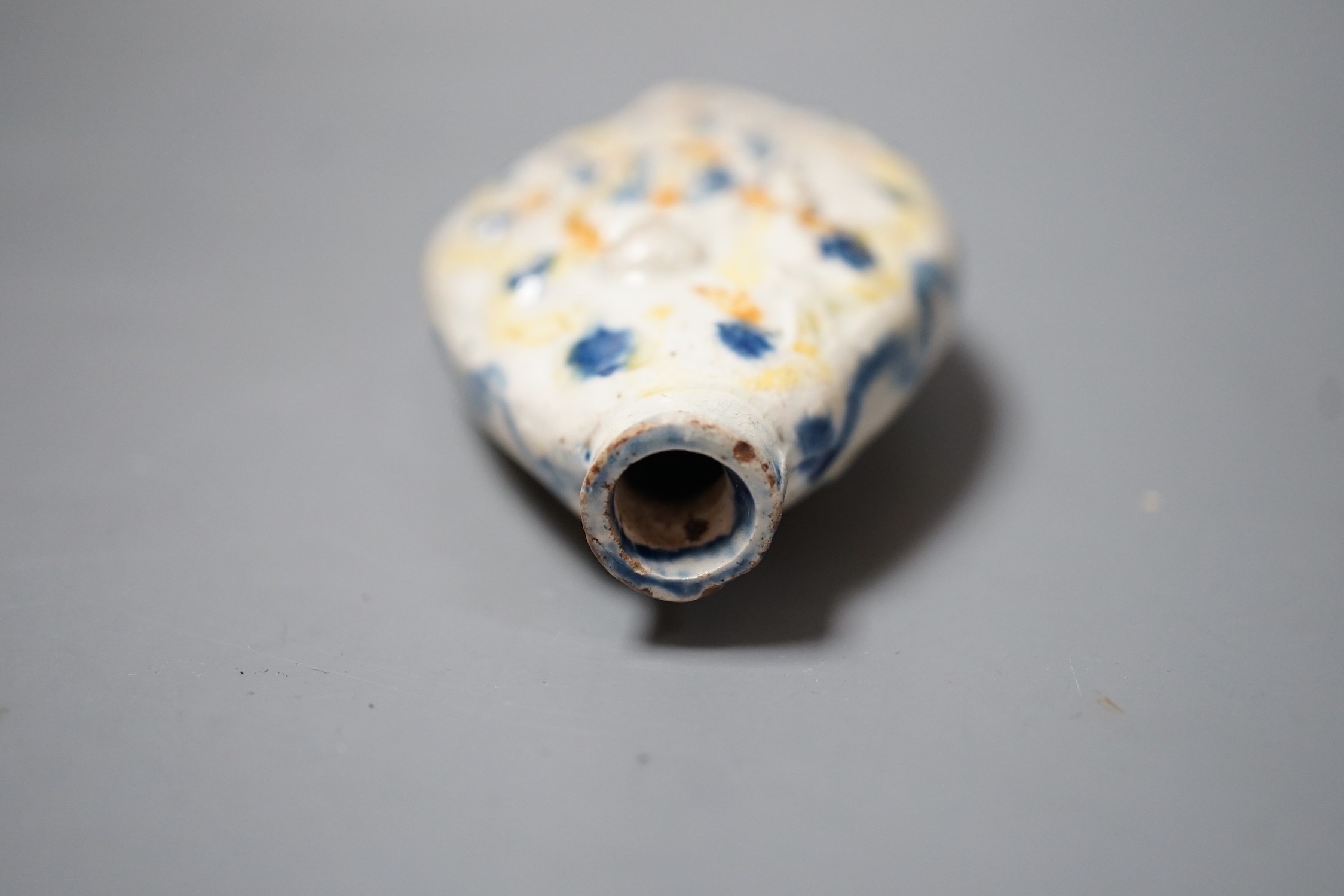 A late 18th century Prattware scent flask with figural decoration, c.1790-1800. 9cm long